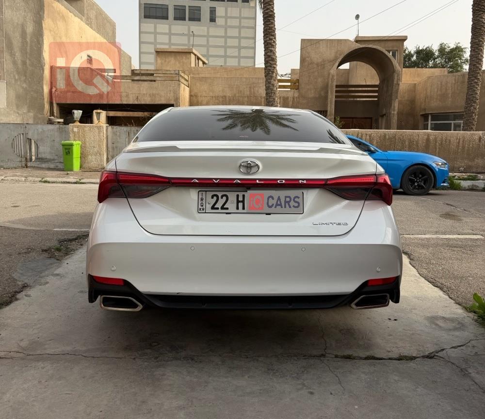 تويوتا أفالون